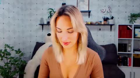 MillaXQueen online show from 10/26/25, 02:56