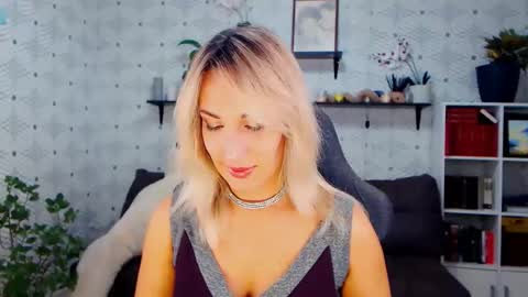 MillaXQueen online show from 11/04/25, 02:16