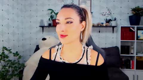 MillaXQueen online show from 11/14/25, 10:36