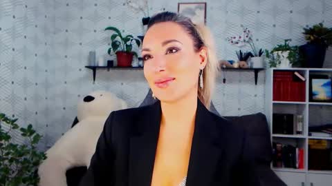 MillaXQueen online show from 11/21/25, 02:05