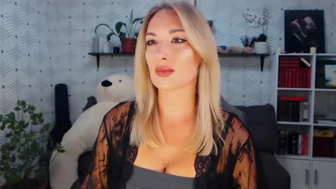 MillaXQueen online show from 07/10/26, 03:25