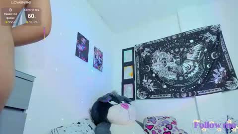 Snapshot of millie_lamar chatting on 05/20/26, 01:23 online show from 05/20/26, 01:23