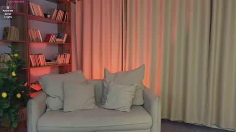 Snapshot of milliebraun chatting on 05/17/26, 03:26 Millie online show from 05/17/26, 03:26