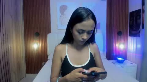 Snapshot of millieskinny18 chatting on 07/07/26, 02:14 Miley online show from 07/07/26, 02:14