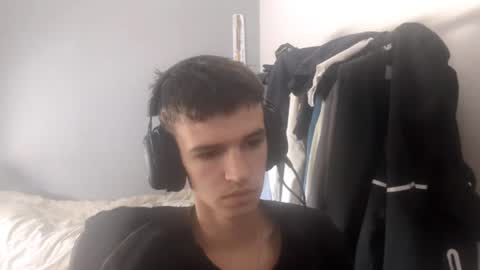 Snapshot of miloray_ chatting on 06/21/26, 10:18 Denis online show from 06/21/26, 10:18