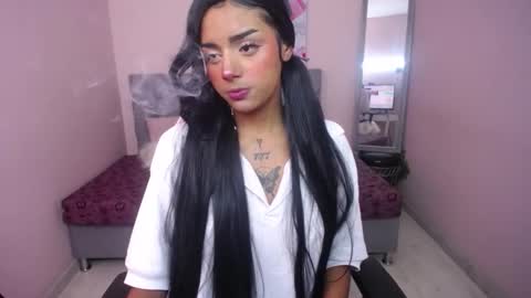 milu_carbajal_x online show from 11/24/25, 08:41