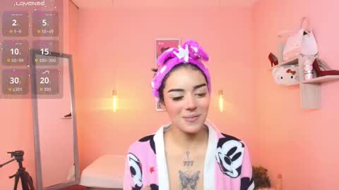 milu_carbajal_x online show from 12/18/25, 08:15