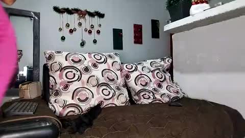 Milu online show from 11/26/25, 06:03