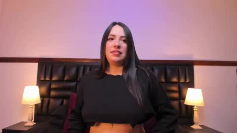 Snapshot of milu_w4llace chatting on 02/15/25, 11:03 Milu Wallace  online show from 02/15/25, 11:03