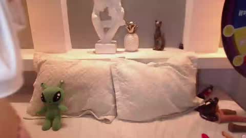 Snapshot of milu_w4llace chatting on 10/03/25, 01:02 Milu Wallace  online show from 10/03/25, 01:02