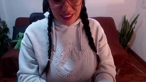 Milu Wallace  online show from 03/05/26, 01:56