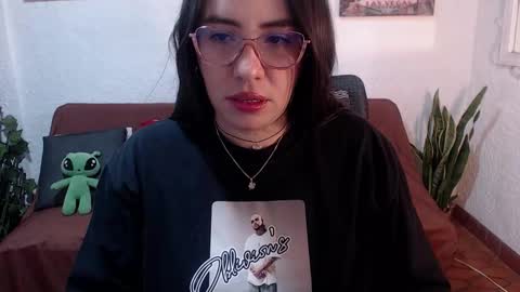 Snapshot of milu_w4llace chatting on 03/07/26, 11:02 Milu Wallace online show from 03/07/26, 11:02