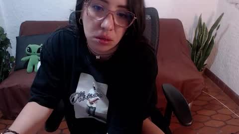 Snapshot of milu_w4llace chatting on 03/08/26, 02:04 Milu Wallace online show from 03/08/26, 02:04