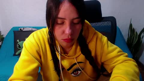Snapshot of milu_w4llace chatting on 03/27/26, 01:22 Milu Wallace online show from 03/27/26, 01:22