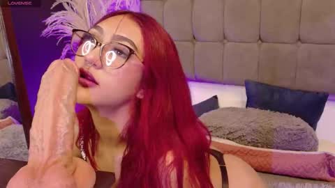 miluv19 online show from 10/11/25, 09:02