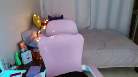 mily_milk_ online show from 03/02/25, 08:16