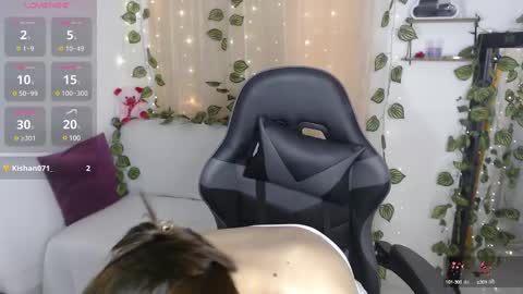 Snapshot of mily_thomson_b chatting on 02/27/25, 08:31 Mily online show from 02/27/25, 08:31