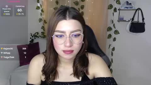Snapshot of mily_thomson_b chatting on 03/08/25, 08:57 Mily online show from 03/08/25, 08:57
