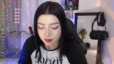 Snapshot of mily_thomson_b chatting on 10/19/25, 07:58 Mily online show from 10/19/25, 07:58