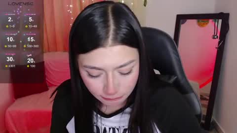 Snapshot of mily_thomson_b chatting on 06/11/26, 02:53 Mily online show from 06/11/26, 02:53