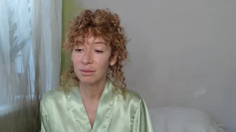 mimi_la online show from 10/10/25, 09:19