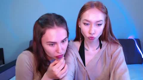 mimi_red online show from 04/19/26, 02:27