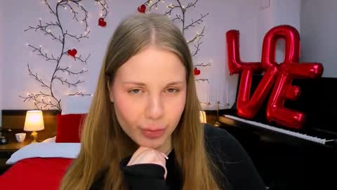 Snapshot of mimicass chatting on 02/25/25, 12:24 Kelly online show from 02/25/25, 12:24