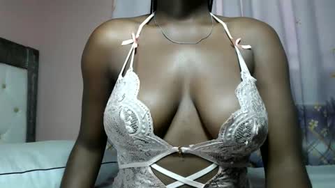 Snapshot of mimiebony chatting on 05/10/26, 06:40 mimiebony online show from 05/10/26, 06:40