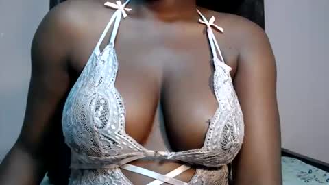Snapshot of mimiebony chatting on 07/14/26, 10:21 mimiebony online show from 07/14/26, 10:21