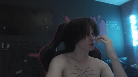 Snapshot of min1pekka chatting on 10/13/25, 12:54 Max online show from 10/13/25, 12:54