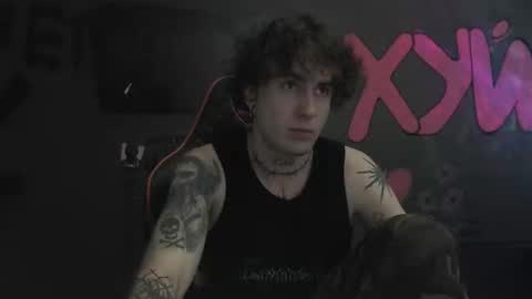 Snapshot of min1pekka chatting on 10/19/25, 03:01 Max online show from 10/19/25, 03:01