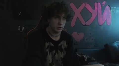 Snapshot of min1pekka chatting on 10/22/25, 04:24 Max online show from 10/22/25, 04:24