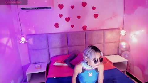 Snapshot of min_minjil chatting on 03/05/25, 11:38 Minji online show from 03/05/25, 11:38