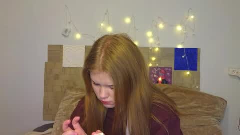 Snapshot of mina27372 chatting on 05/14/26, 06:31 hi Im Mina online show from 05/14/26, 06:31