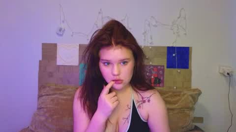 Snapshot of mina27372 chatting on 05/25/26, 09:37 hi Im Mina online show from 05/25/26, 09:37