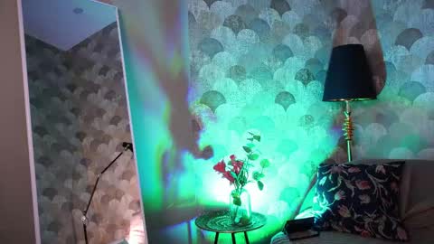 Frances  Next streams Thu Fri Sat 8am -  4pm GMT3 online show from 04/18/26, 05:33