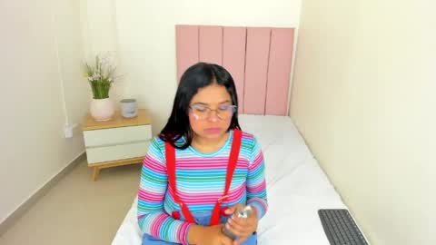 Snapshot of mindy_claker chatting on 05/06/26, 12:21 Mindy online show from 05/06/26, 12:21