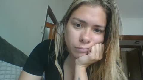 Snapshot of mindy_moon chatting on 05/18/26, 11:16 Anna online show from 05/18/26, 11:16