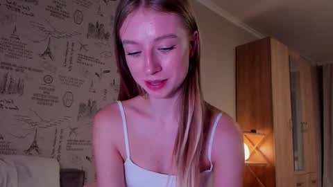 Snapshot of minidiva_ chatting on 11/17/25, 10:59 Amelia online show from 11/17/25, 10:59