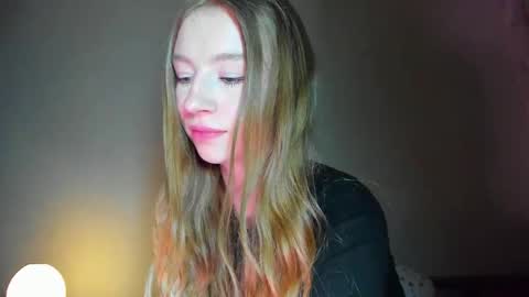 Snapshot of minidiva_ chatting on 04/13/26, 09:42 Amelia online show from 04/13/26, 09:42