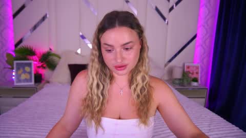 minifox_ online show from 09/22/25, 06:37