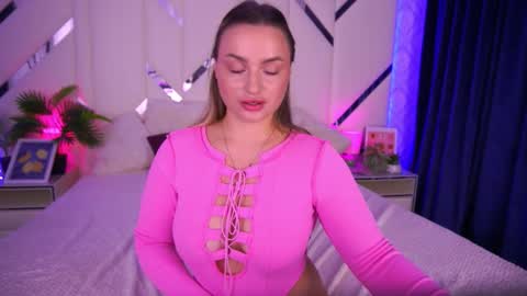 minifox_ online show from 10/11/25, 08:24