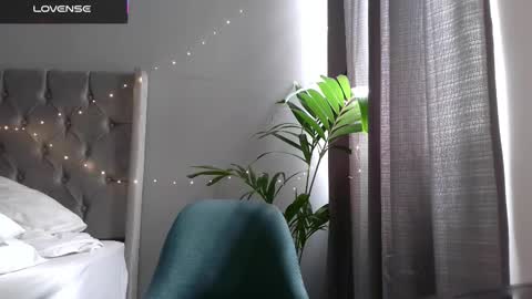   Mini Mila Kunis ft Ashton Katchero. Follow me to stay in touch  online show from 11/14/25, 04:17