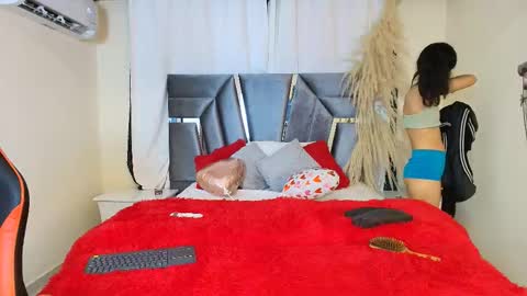 minilove_01 online show from 09/23/25, 12:19