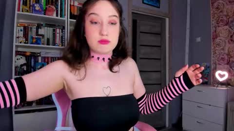 Ariana online show from 10/31/25, 10:49