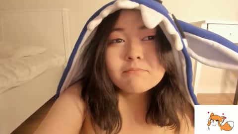 Minji online show from 12/18/25, 02:12