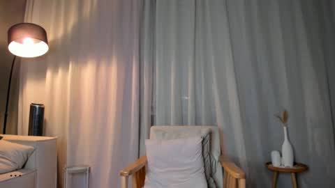 minnie_jin online show from 11/30/25, 01:59