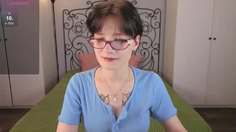 Olivia online show from 09/26/25, 03:16