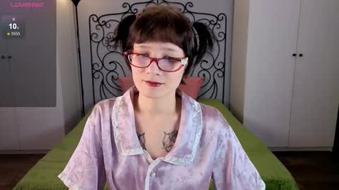 Olivia online show from 10/18/25, 05:57