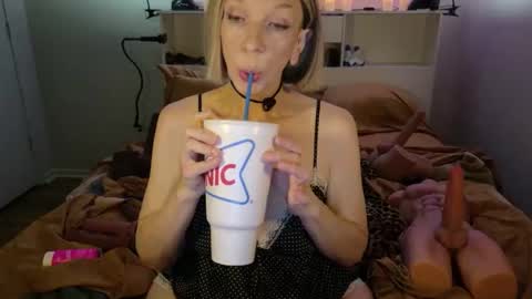 Snapshot of minxtessarae chatting on 04/28/26, 02:10 Tessa Rae online show from 04/28/26, 02:10